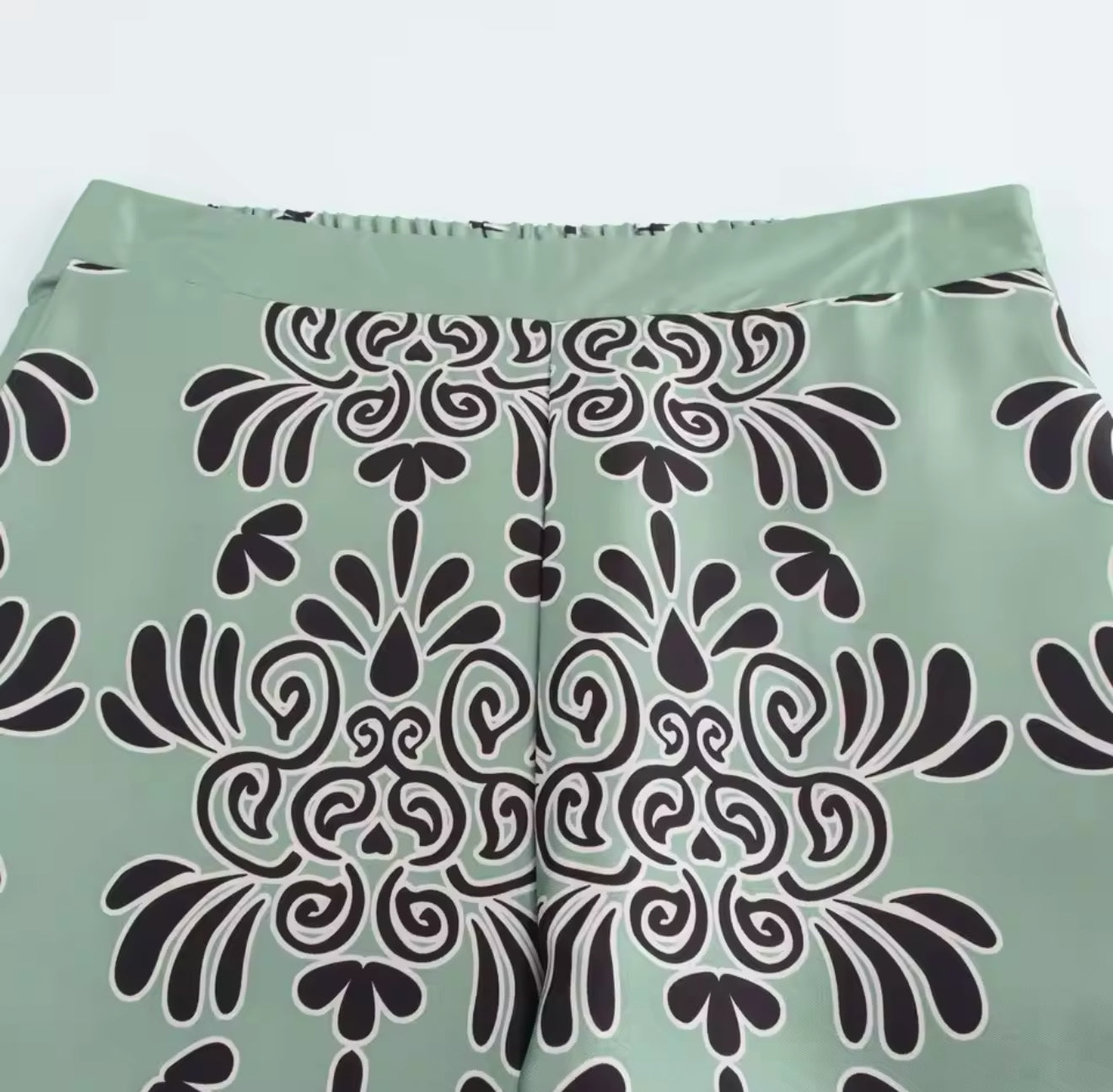 Collection of Vati - Zweiteiler in a gallery layout