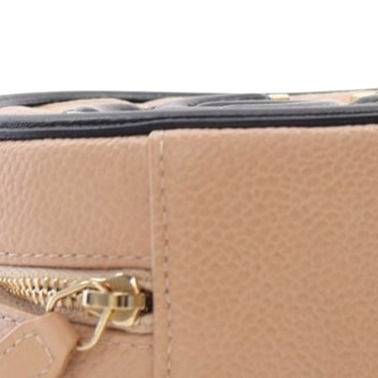 Collection of CELA - Tasche in a gallery layout